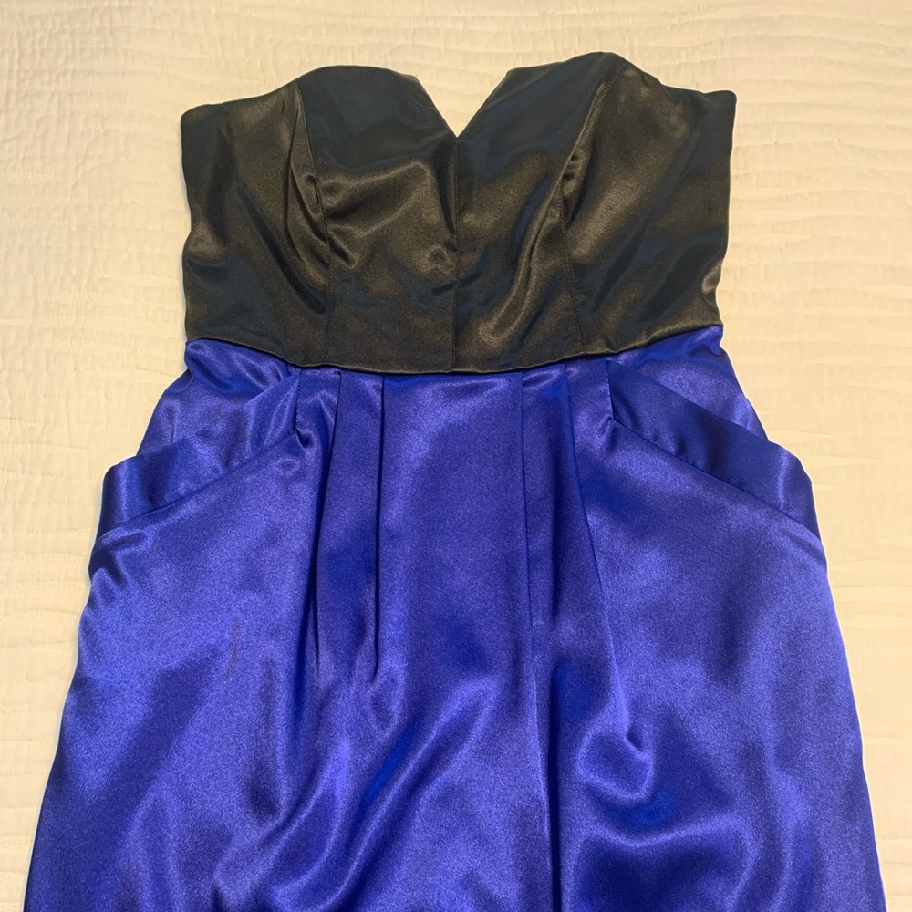 Classic block color mini dress.